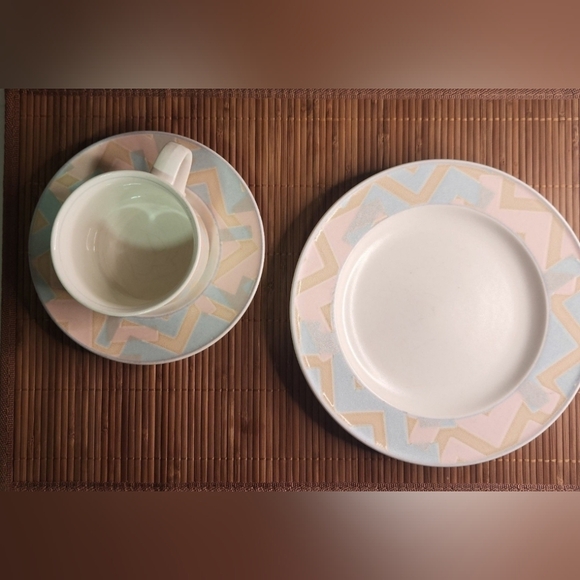 Vintage 90's Pastel Mikasa Intaglio Cancun Geometric Print Dinnerware - Picture 2 of 10